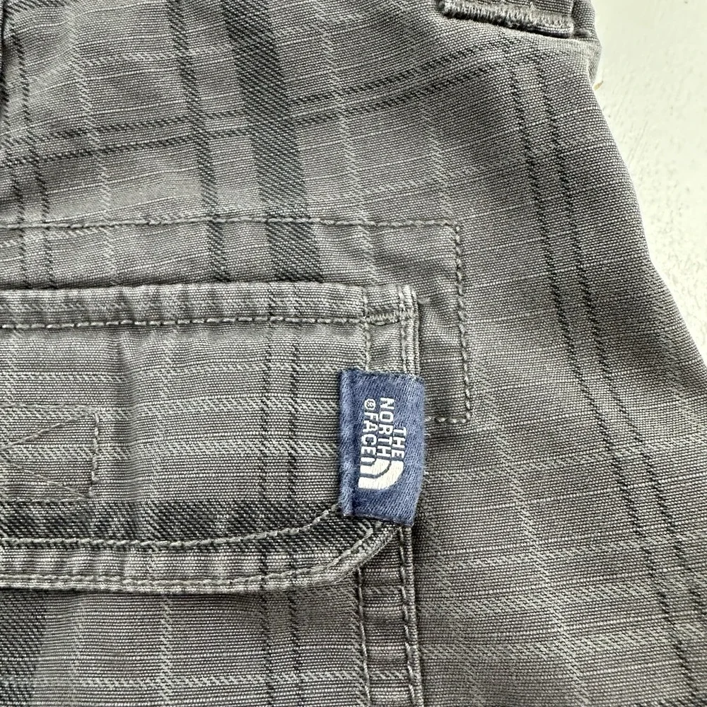 VTG  The North Face Cargo Plaid Shorts Men 36 x 11 Gray Hiking Outdoor Gorpcore